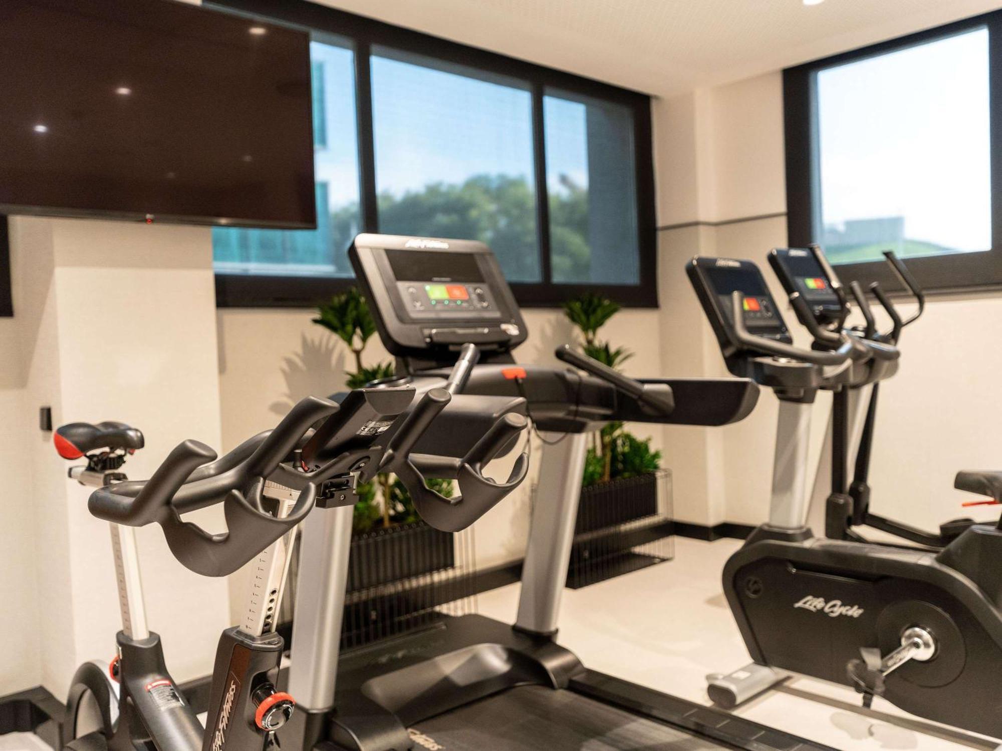 Pullman Madrid Airport & Feria Hotel Екстериор снимка