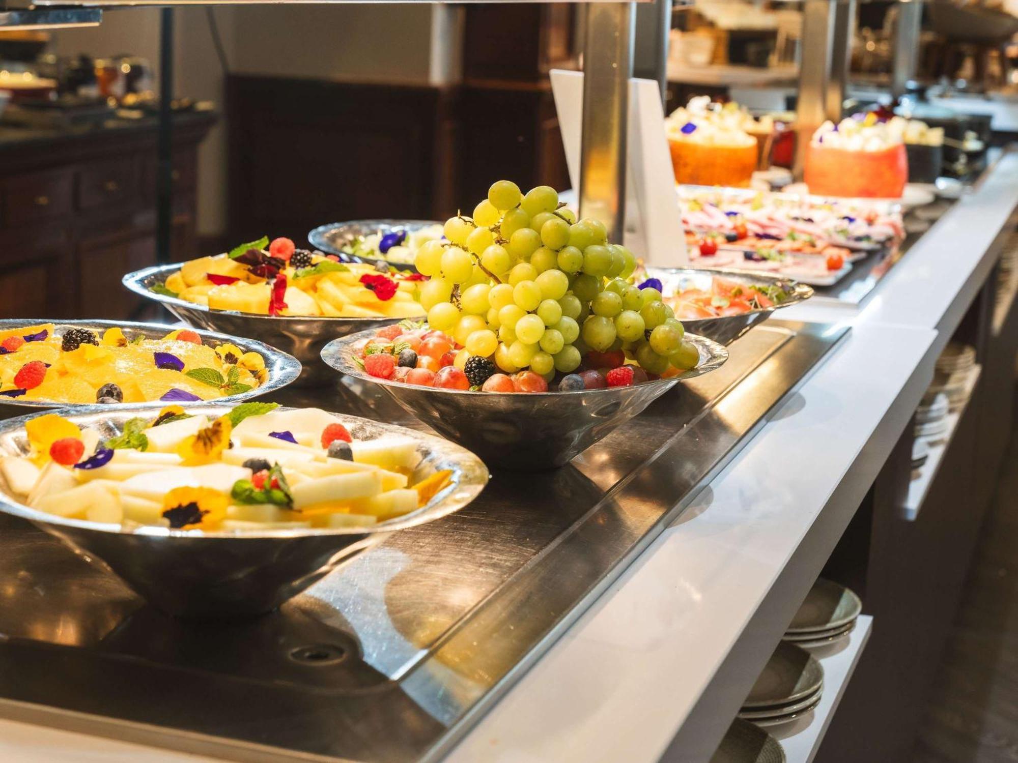 Pullman Madrid Airport & Feria Hotel Екстериор снимка